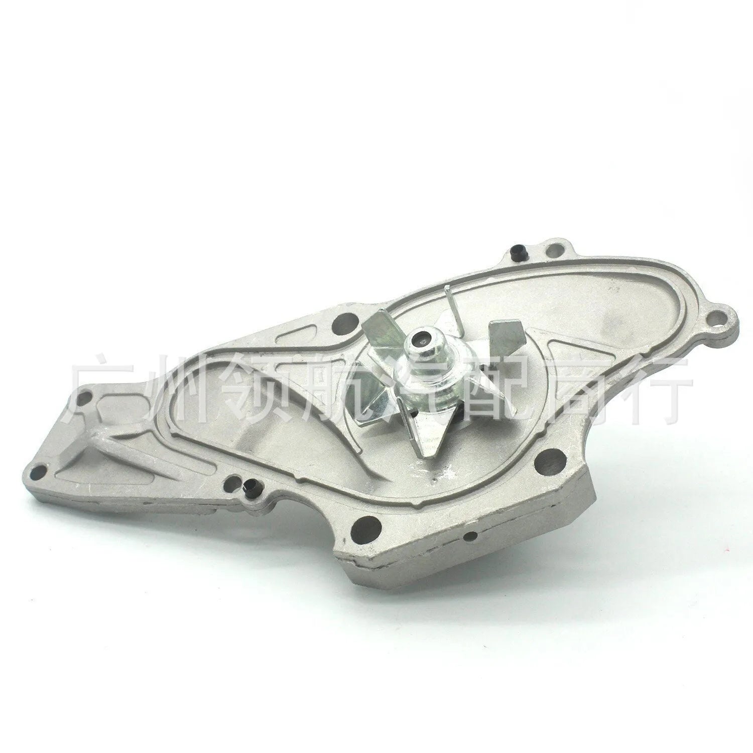 Metal automotive belt and water pump assembly components measuring 28x18x16cm
