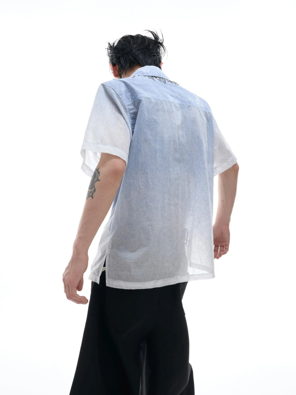 Blue and white gradient men's short sleeve shirt with loose fit design