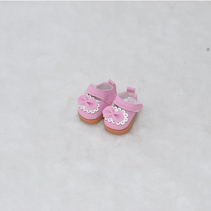A pair of 17cm high PU replacement shoes for dolls in a selected style and colour.