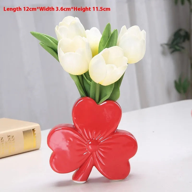 Clover-shaped white porcelain ceramic vase in European style for desktop floral decoration
