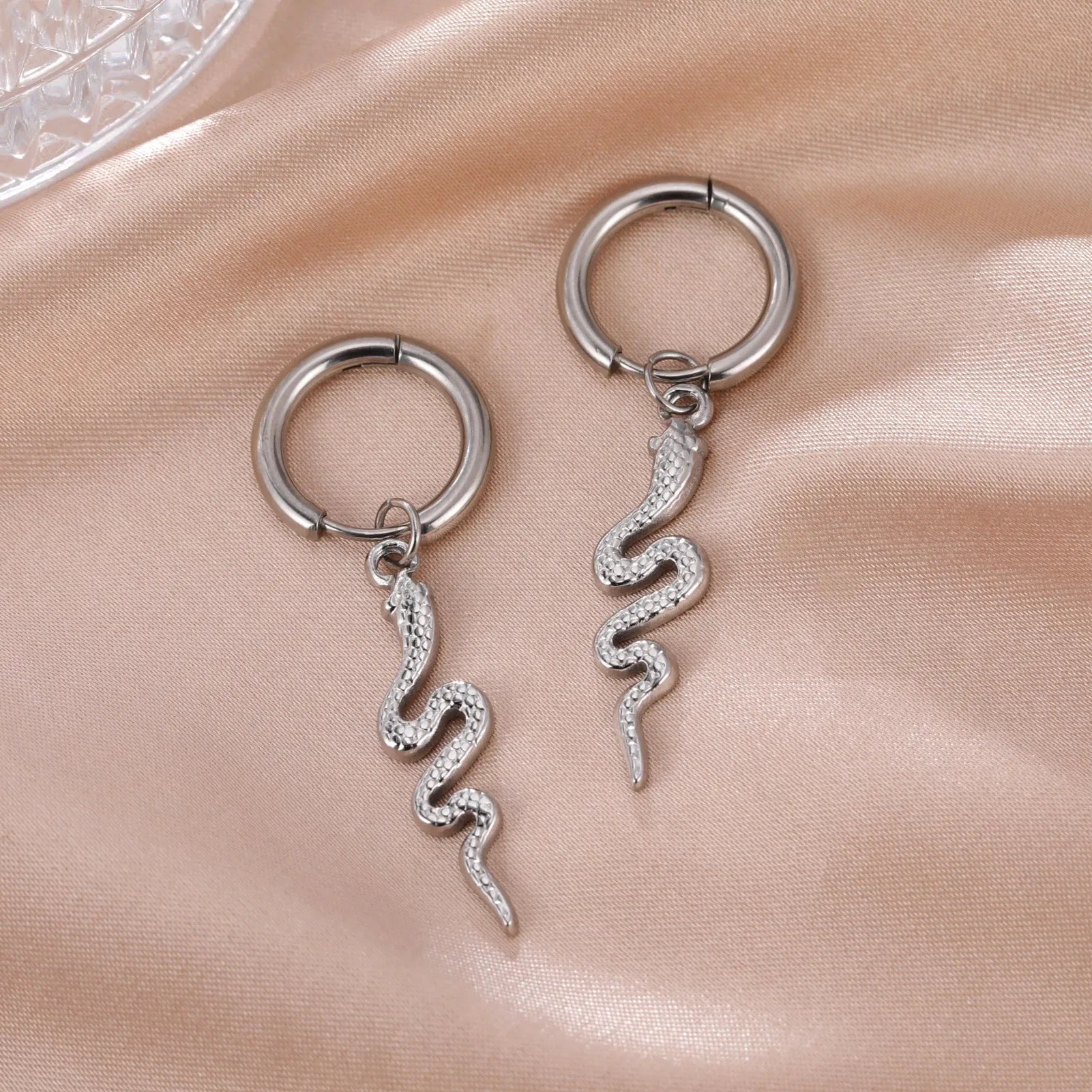 Snake-shaped vintage clip-on earrings in gold or steel colour on stainless steel