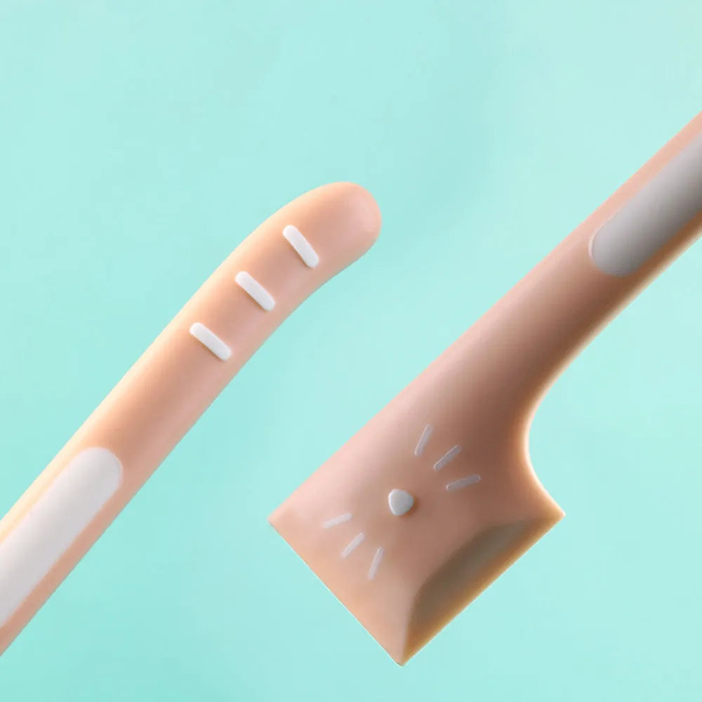 Long-handled TPR pet food spoon in green colour with right-angle scraper design for canned food