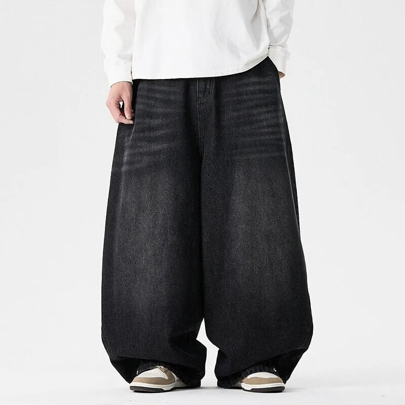 Men's plus size wide leg jeans in American casual style with straight leg opening