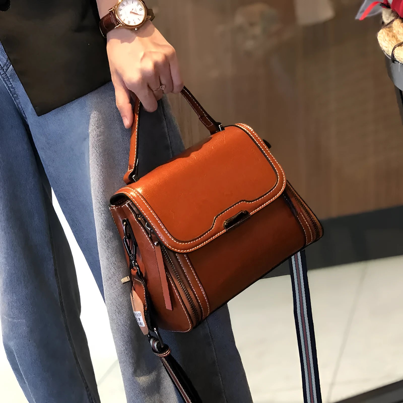 Women's genuine leather messenger bag in retro styling with multiple internal compartments