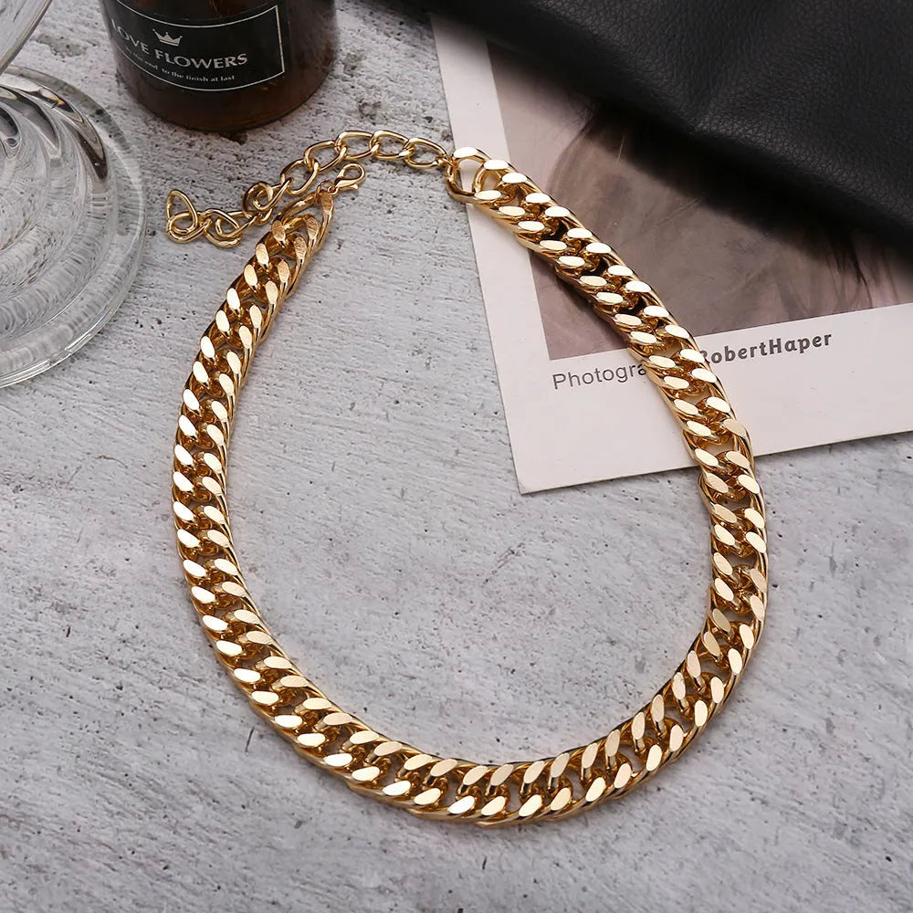 Gold electroplated women's thick chain necklace with net red style measuring 32cm