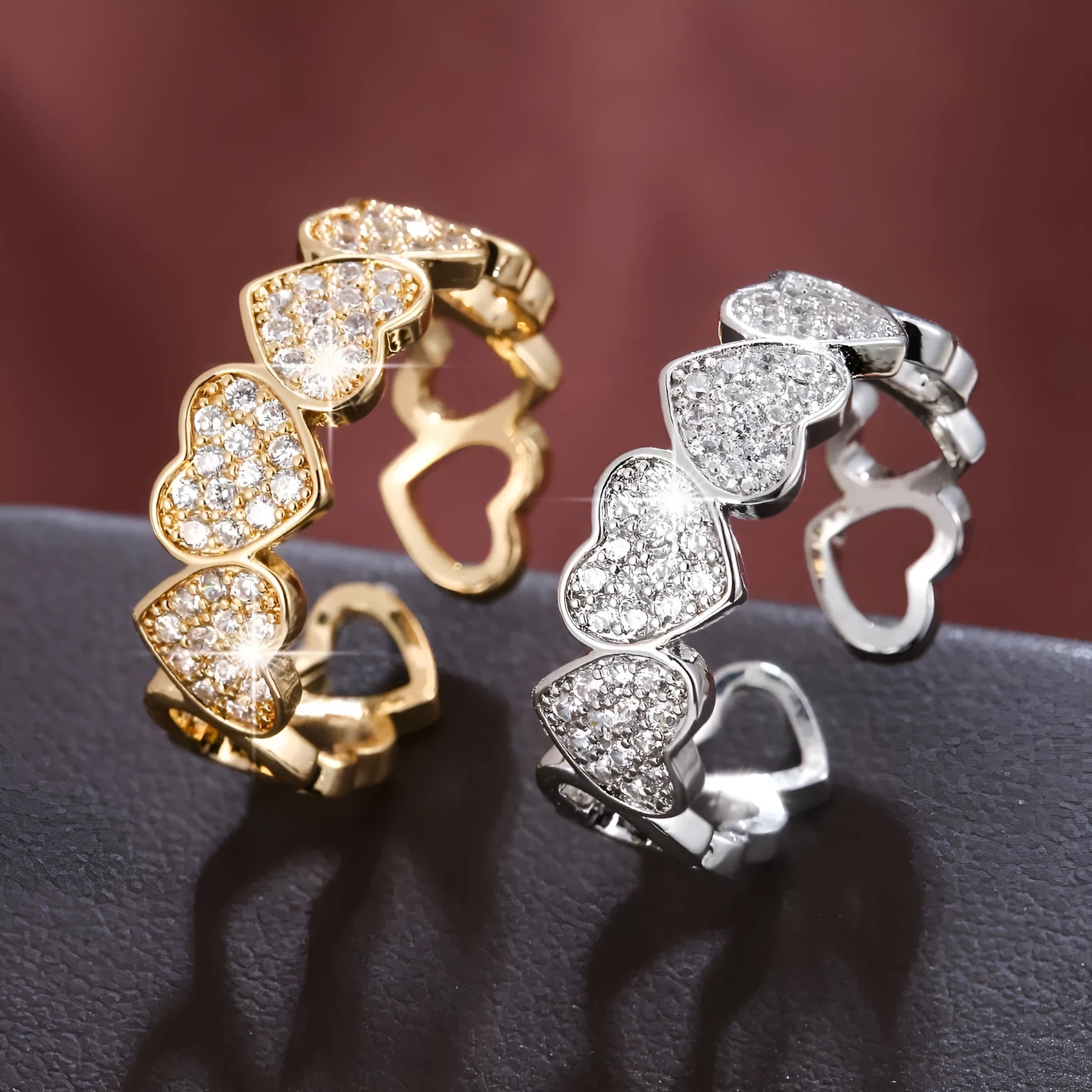 Adjustable opening couples ring with heart design in gold or silver colour on small finger