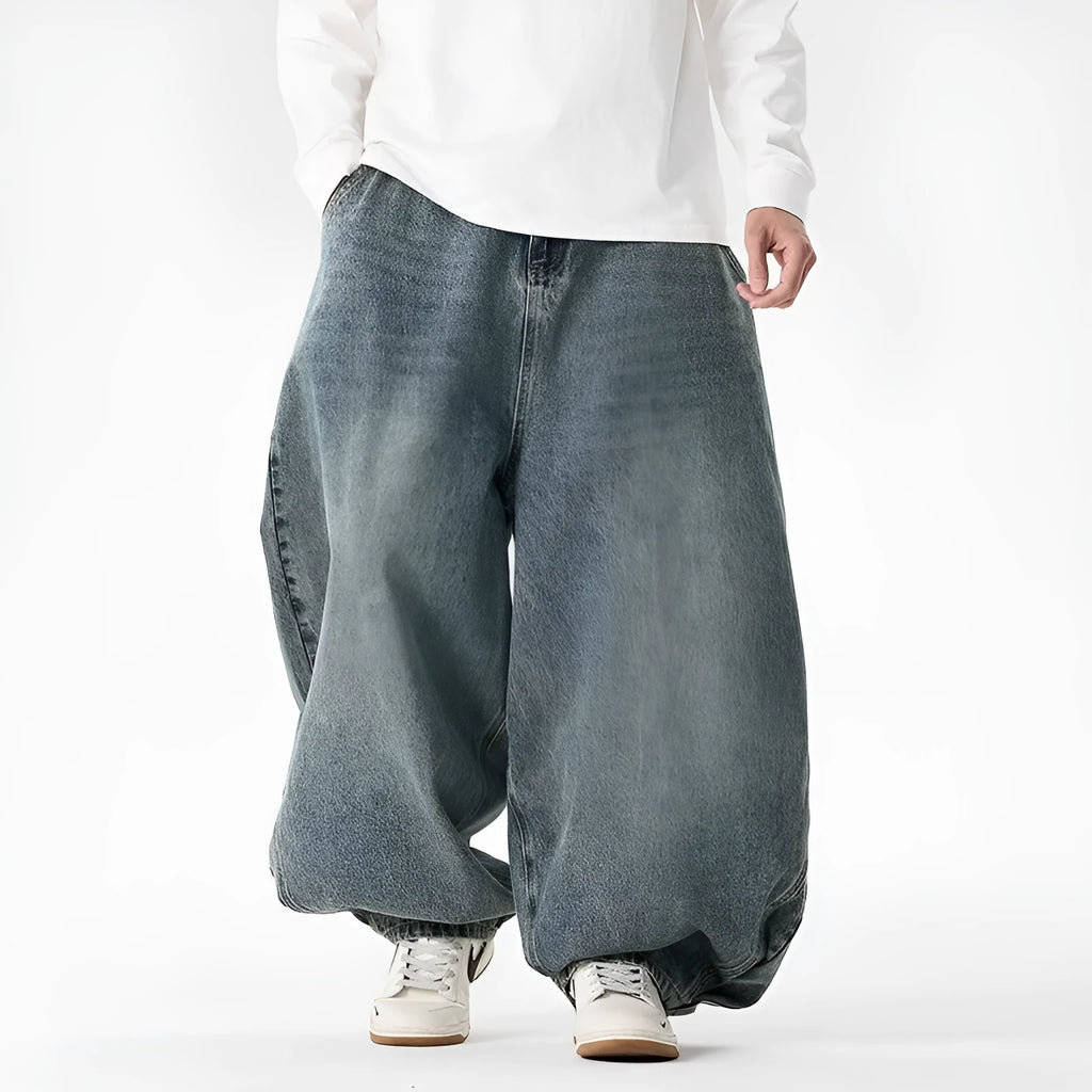 Men's plus size wide leg jeans in American casual style with straight leg opening