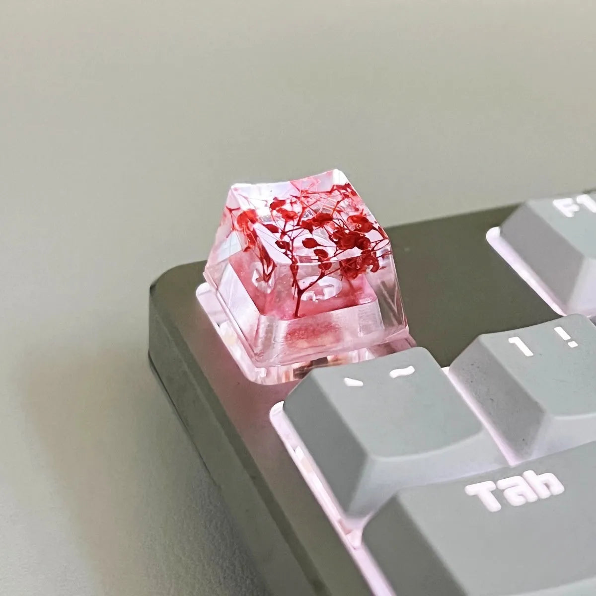 Resin transparent starry sky keycap for mechanical keyboards in red, pink, green, violet colours