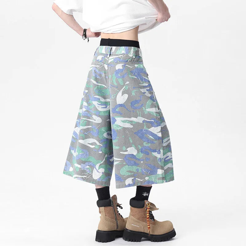 Camouflage cropped denim work trousers with cargo pockets and straight cut