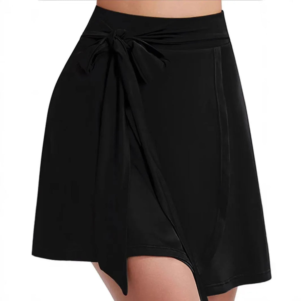 Black thigh-length high-waisted sports culottes with shoulder straps and integrated shorts.