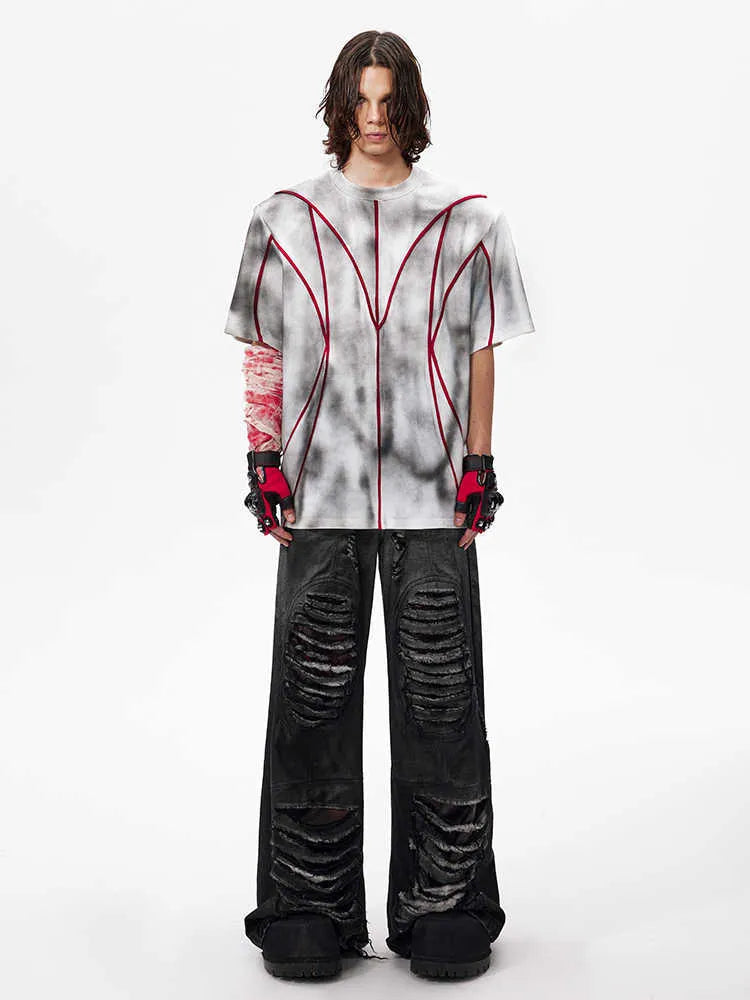 Padded shoulder short sleeve T-shirt with three-dimensional line patchwork pattern and round neck collar