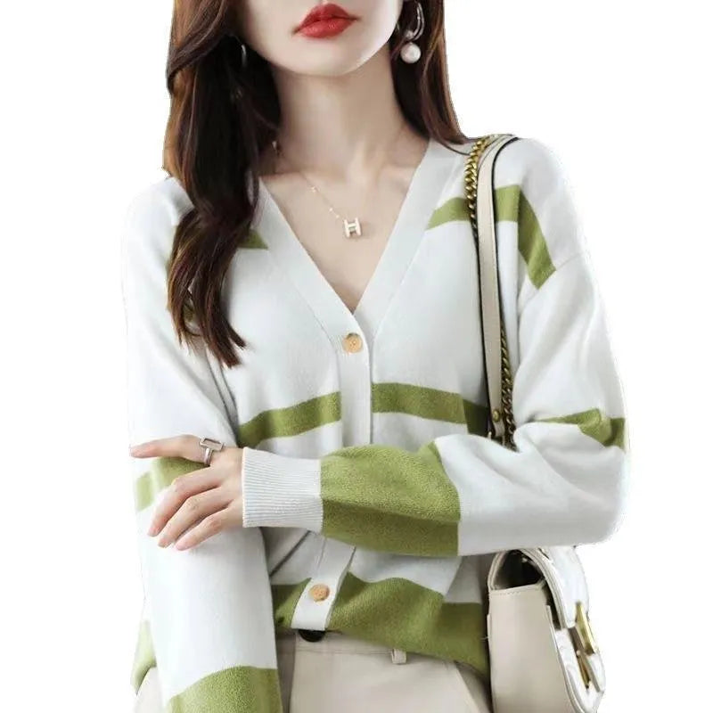 Women's V-neck striped knitted cardigan with 3D pattern in slim fit