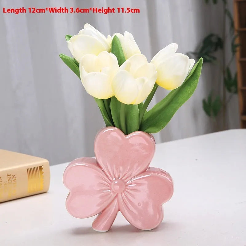 Clover-shaped white porcelain ceramic vase in European style for desktop floral decoration