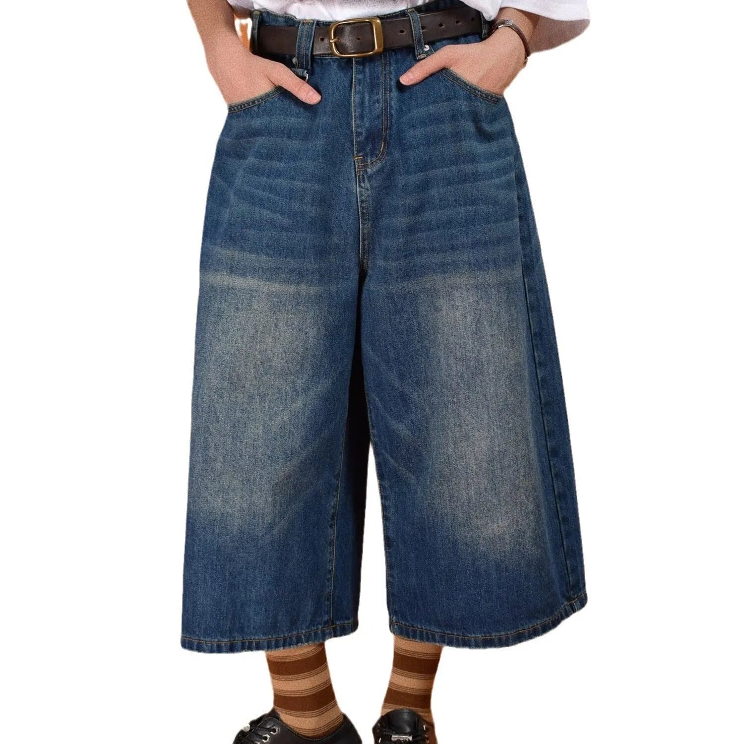 Men's loose straight leg denim shorts in blue colour for summer