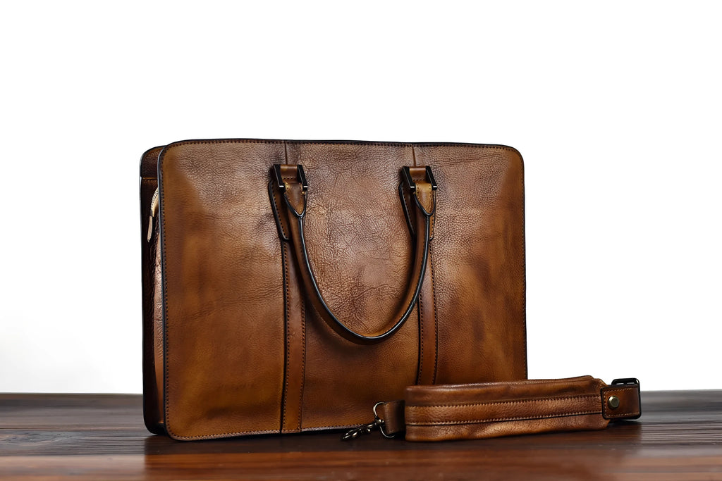 Men's retro brown leather handbag with horizontal 14-inch design and zippered opening