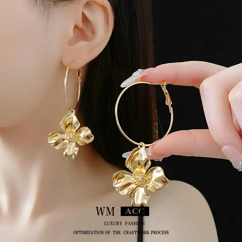 Geometric flower earrings in silver or gold finish with vintage styling