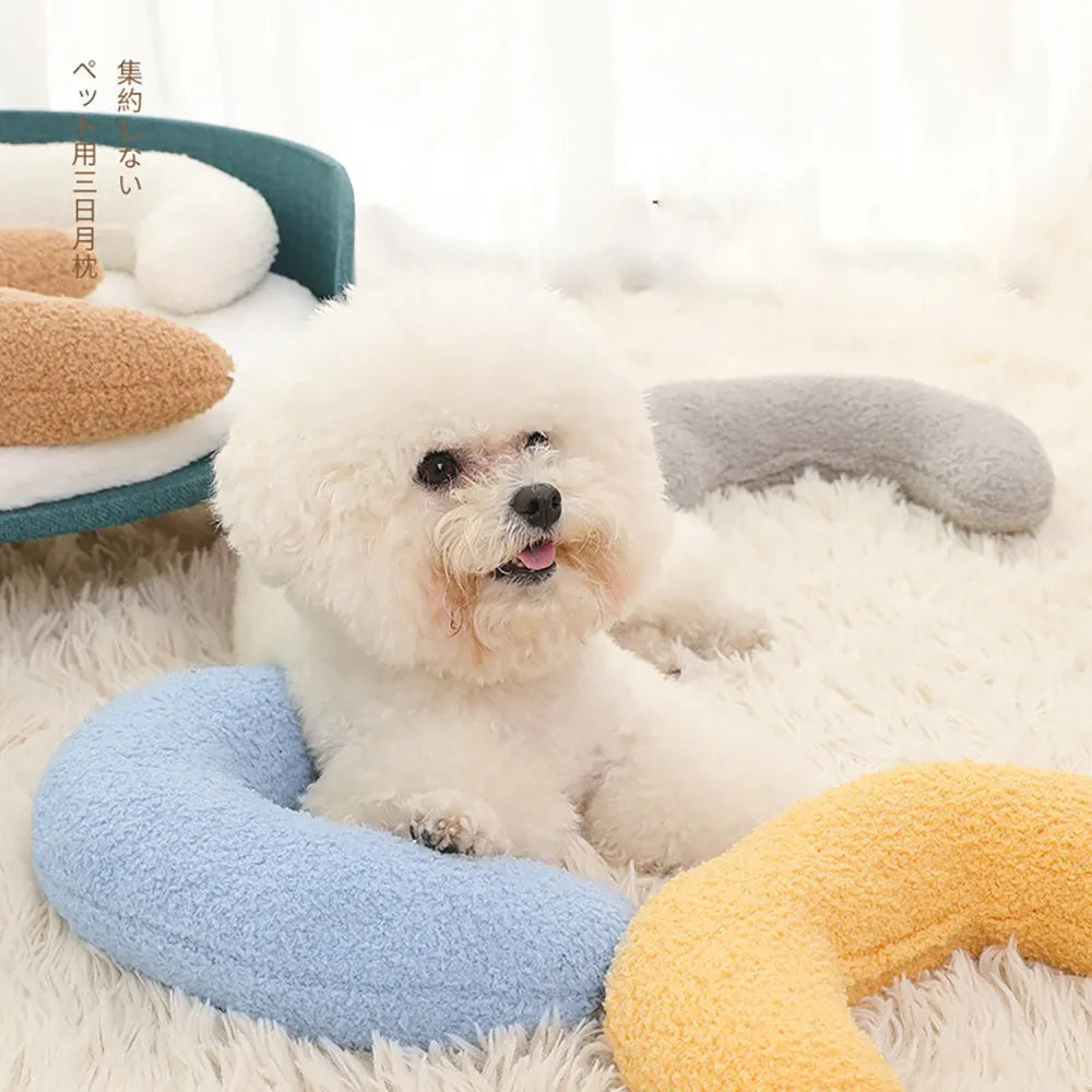 U-shaped cat pillow with adjustable collar in blue colour
