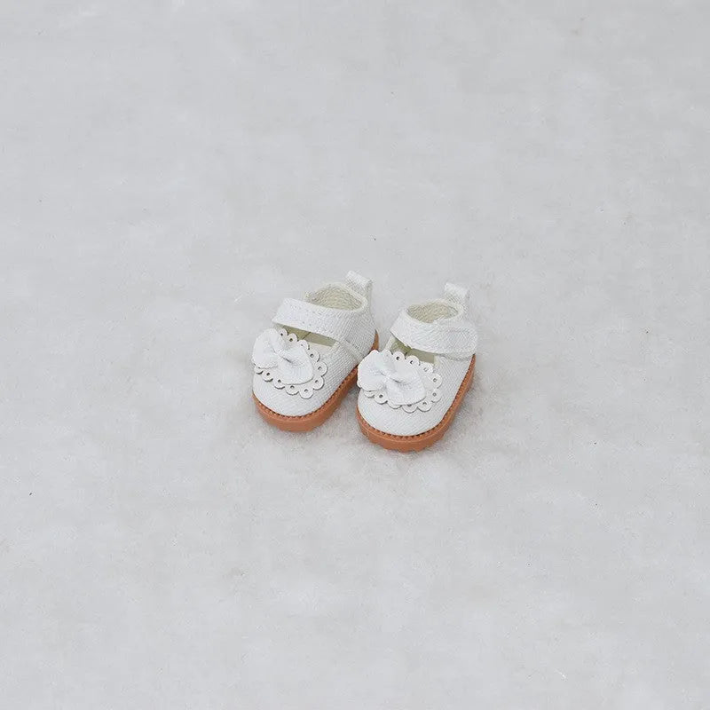 A pair of 17cm high PU replacement shoes for dolls in a selected style and colour.