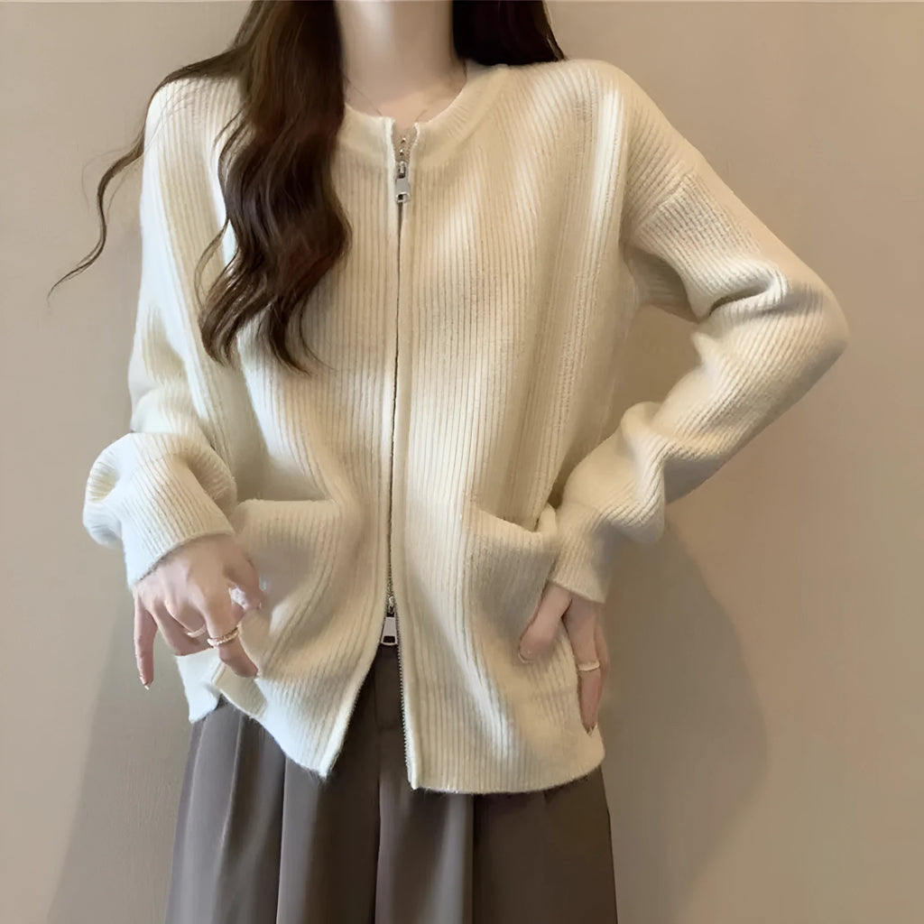 Soft viscose sweater coat in beige colour with long sleeves and cardigan style
