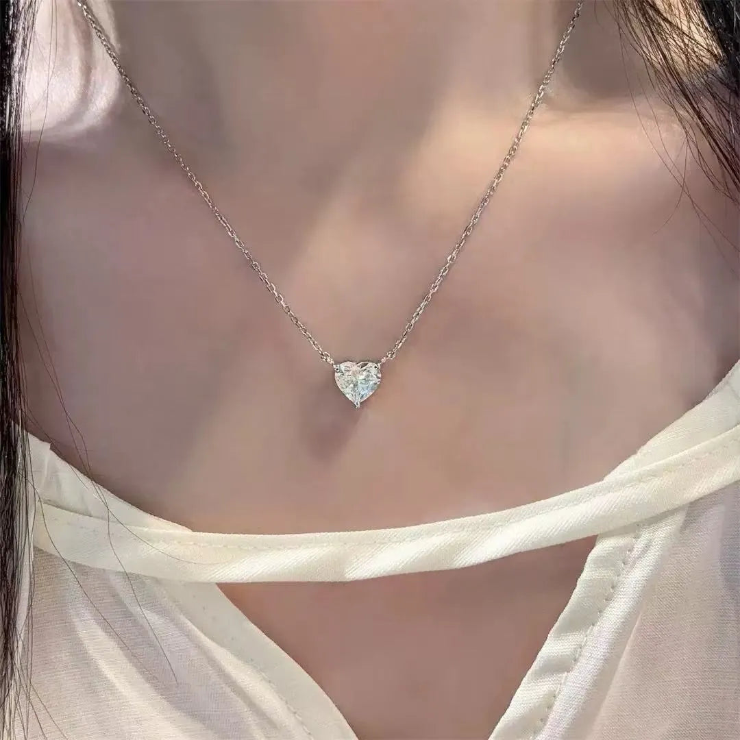 Silver-coloured women's heart necklace on a simple chain.