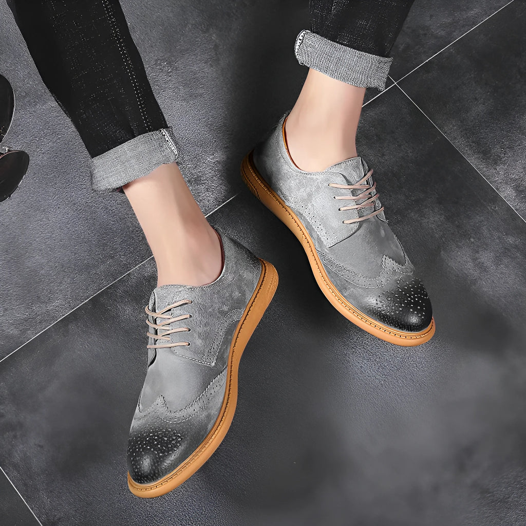Men's business formal leather shoes in black with retro lace-up design and leather stitching details