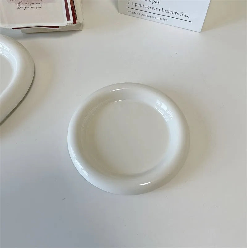 White ceramic plate with ins style bear doodle design, showing 15cm and 20cm size options.
