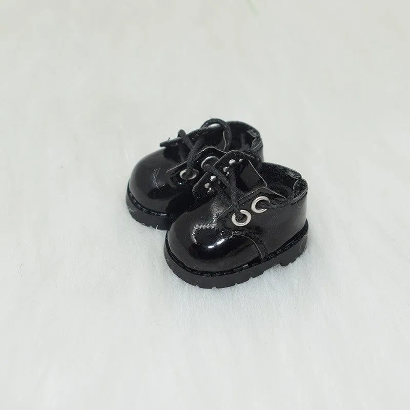 A pair of 17cm high PU replacement shoes for dolls in a selected style and colour.