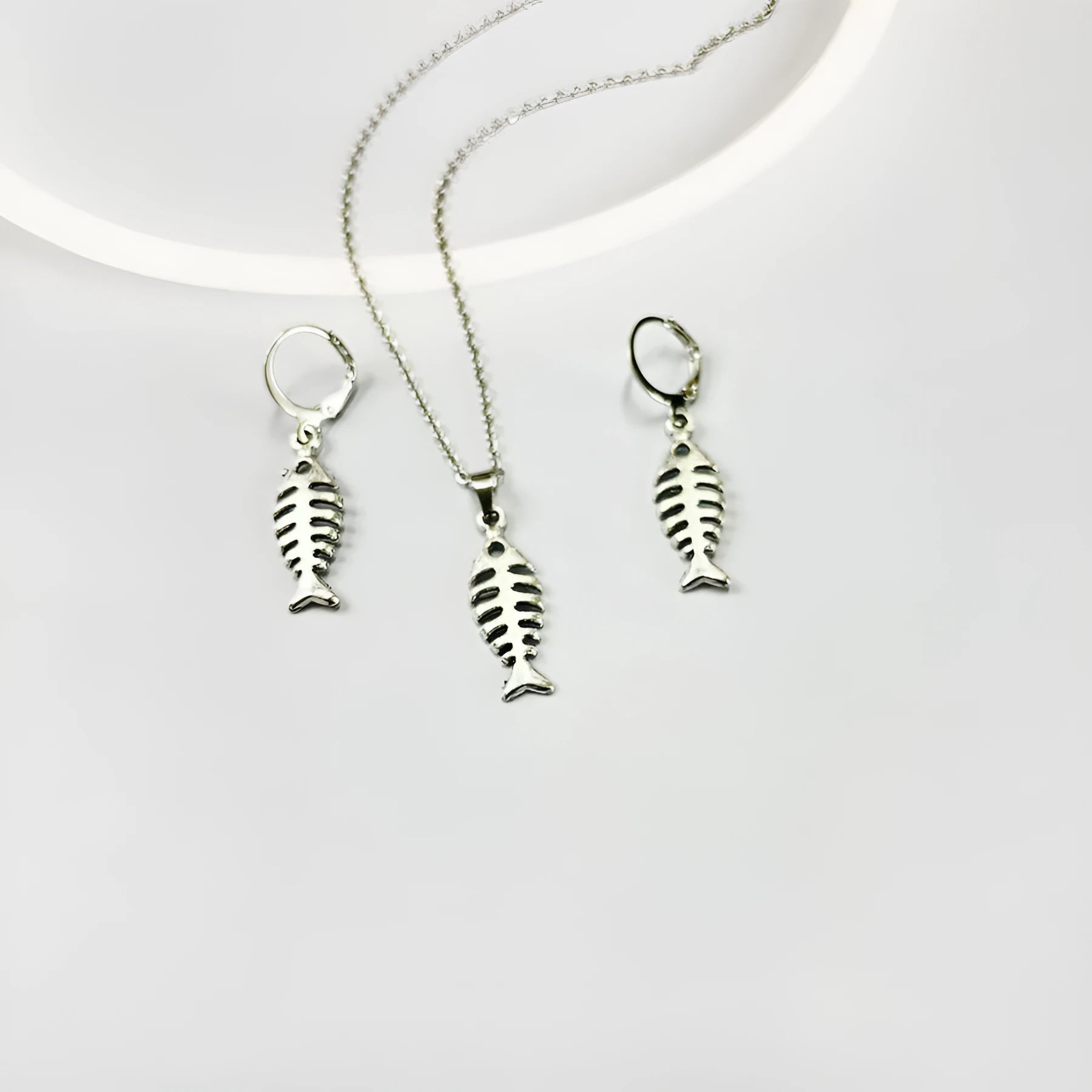 Fishbone pendant necklace and matching earrings set in retro style with adjustable chain