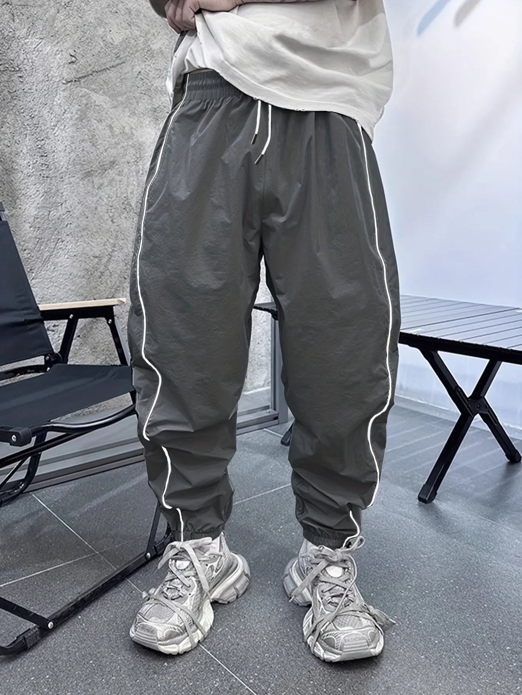 Men's bamboo fibre casual sports trousers in loose style with cropped length and high elasticity