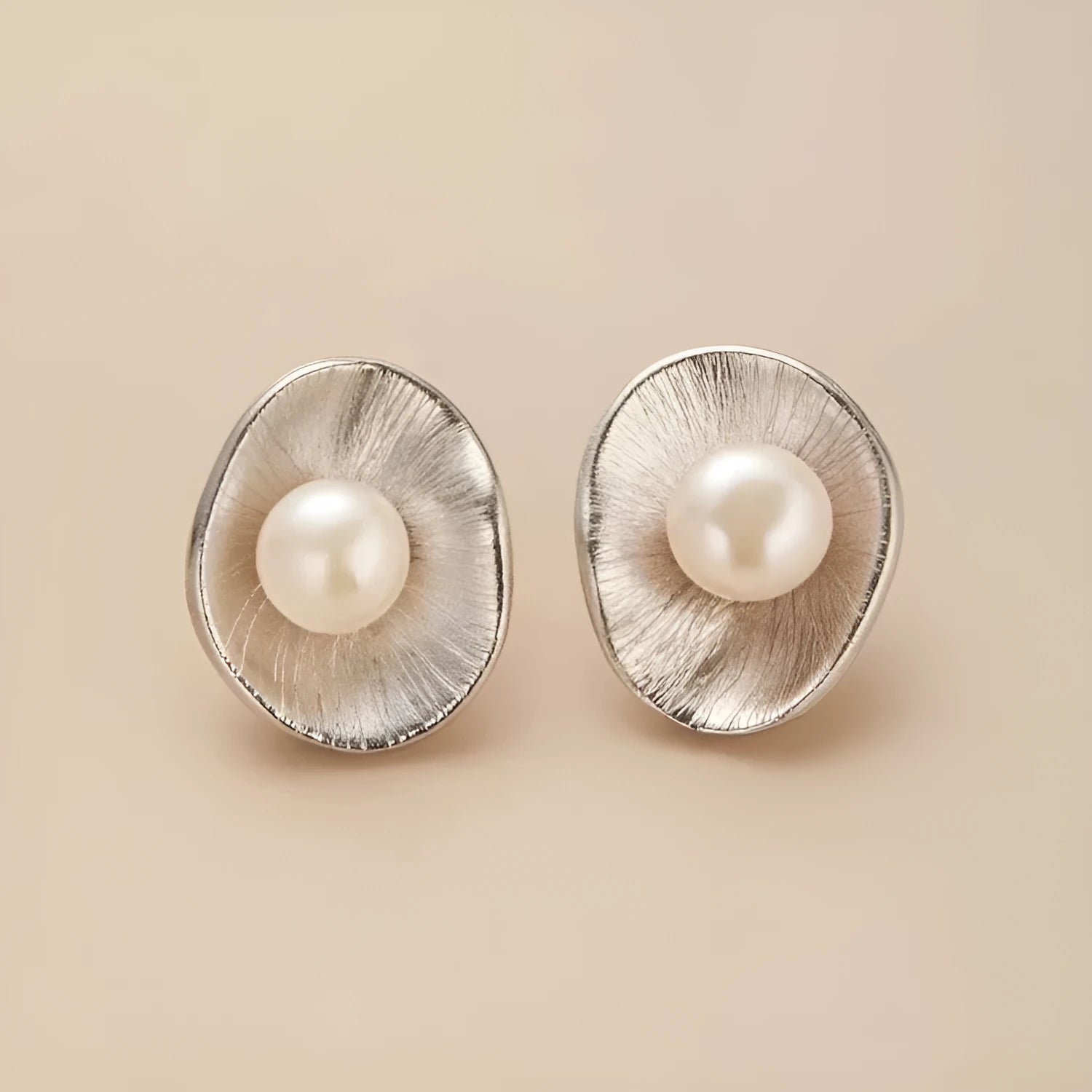 Gold electroplated sterling silver needle earrings with geometric shape and pearl decorative element