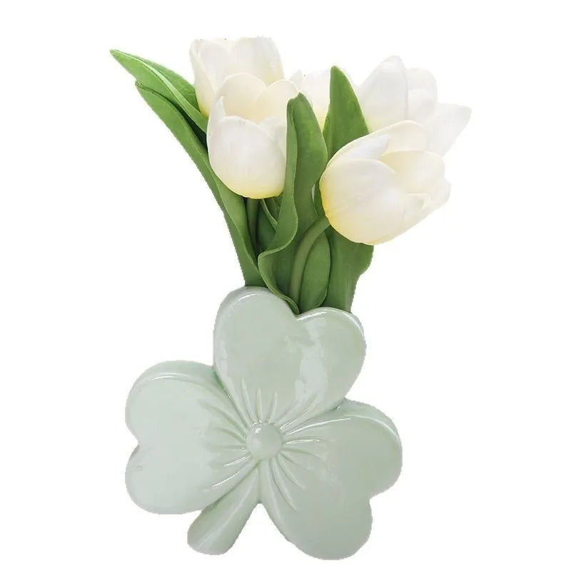 Clover-shaped white porcelain ceramic vase in European style for desktop floral decoration